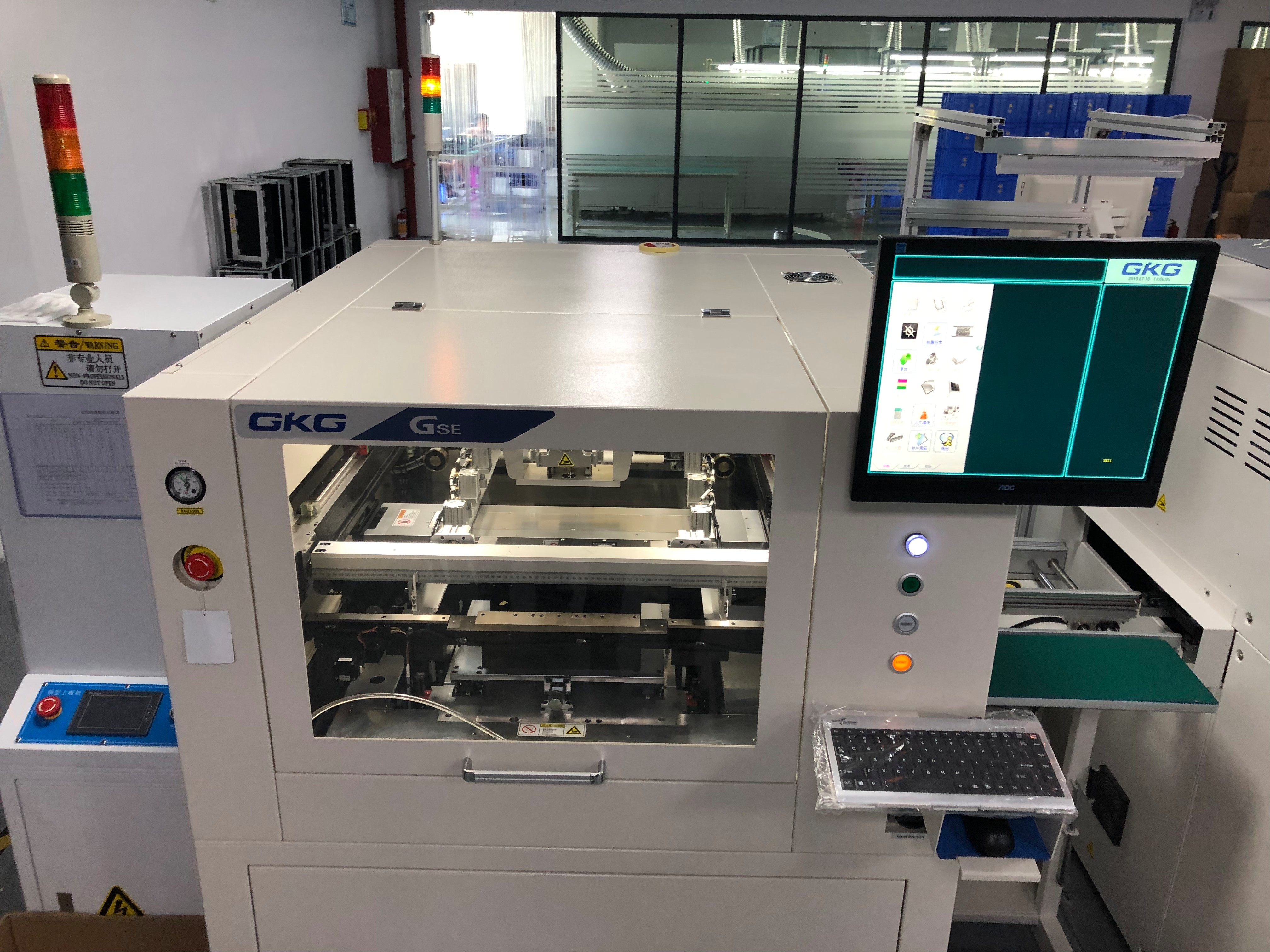 SMT的錫膏印刷機簡述 SMT,SMT包工包料,SMT代工代料,SMT工廠,SMT加工,SMT貼片,SMT貼片加工,電子加工廠,廣州SMT,廣州電子加工廠,廣州貼片加工,貼片加工,smt廠,smt電子廠,smt之家,專業(yè)smt,smt專業(yè)貼片打樣,smt快速打樣,smt生產(chǎn)廠家,深圳smt廠家,東莞smt貼片生產(chǎn),貼片smt廠,成都smt貼片,廣東smt,福建smt貼片,浙江smt,天津smt貼片,smt電子公司,smt制造,北京smt貼片廠